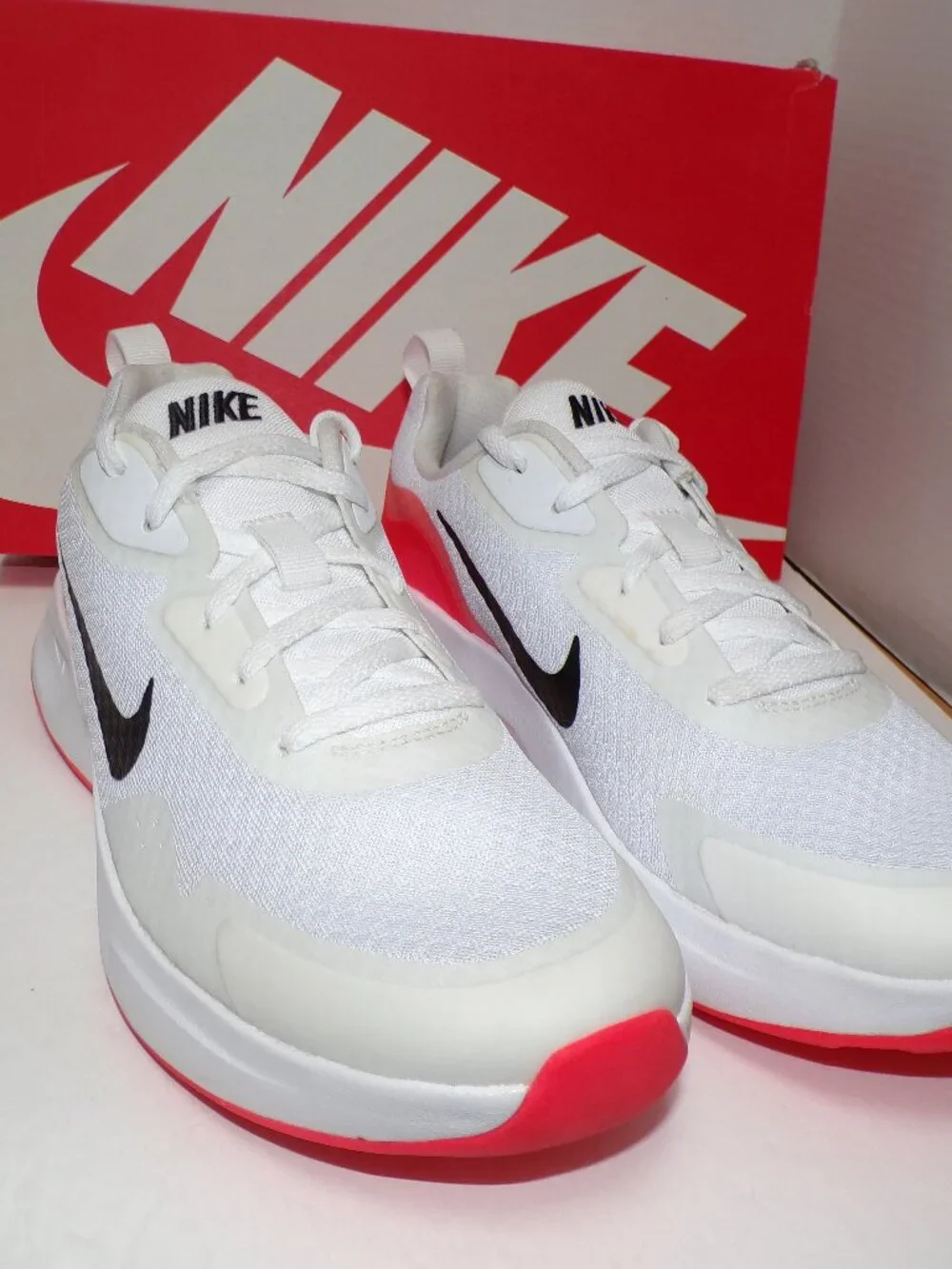 REALLY SWEET WOMANS NIKE WEAR ALL DAY SIZE 8.5 LIKE NEW WORE ONCE, GOING TO LOVE